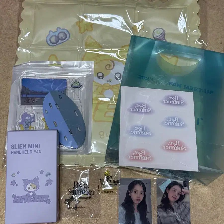 아이유 바이썸머 팬밋업 팬미팅 역조공 포카 포토카드 방석 손풍기 키캡키링 1