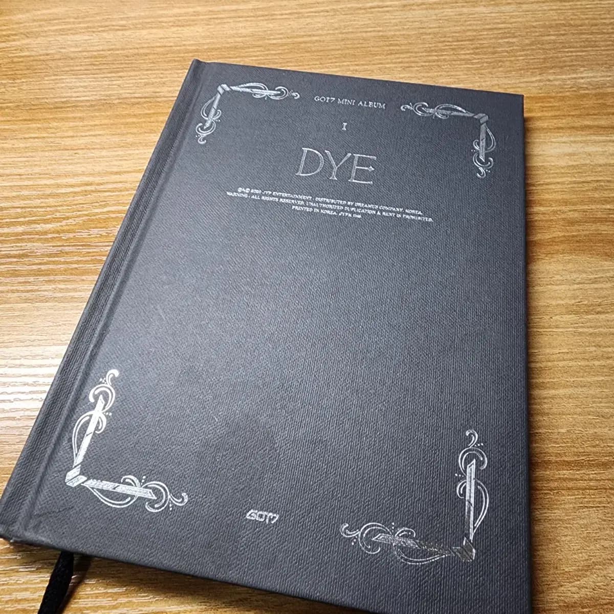갓세븐 got7 미니앨범 DYE . 포카없고 책자와 cd만. 1