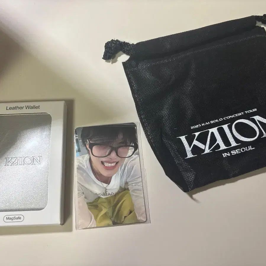 엑소 카이 콘서트 카이온 사첵 vip 키트 포카 + 맥세이프 지갑 1