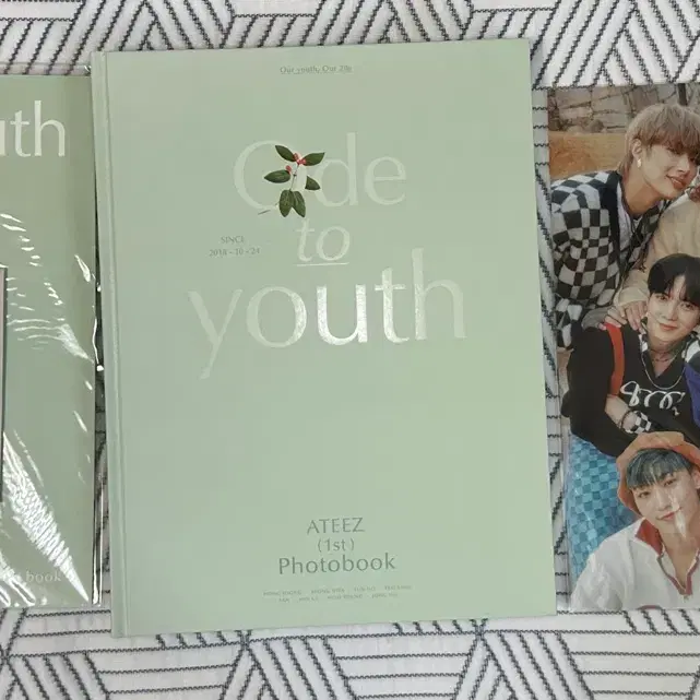 에이티즈 Ode to Youth 포토북 특전 홀로그램 포카 포함 1